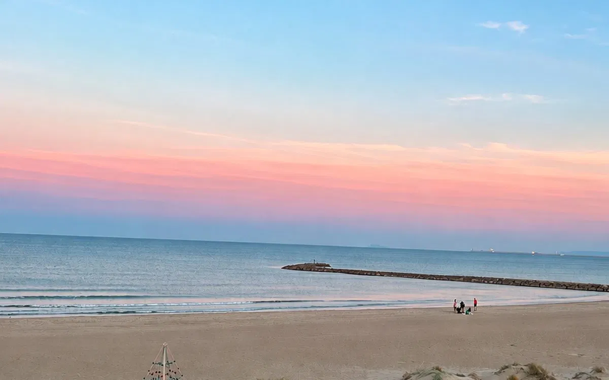 La playa virgen de Meliana al atardecer