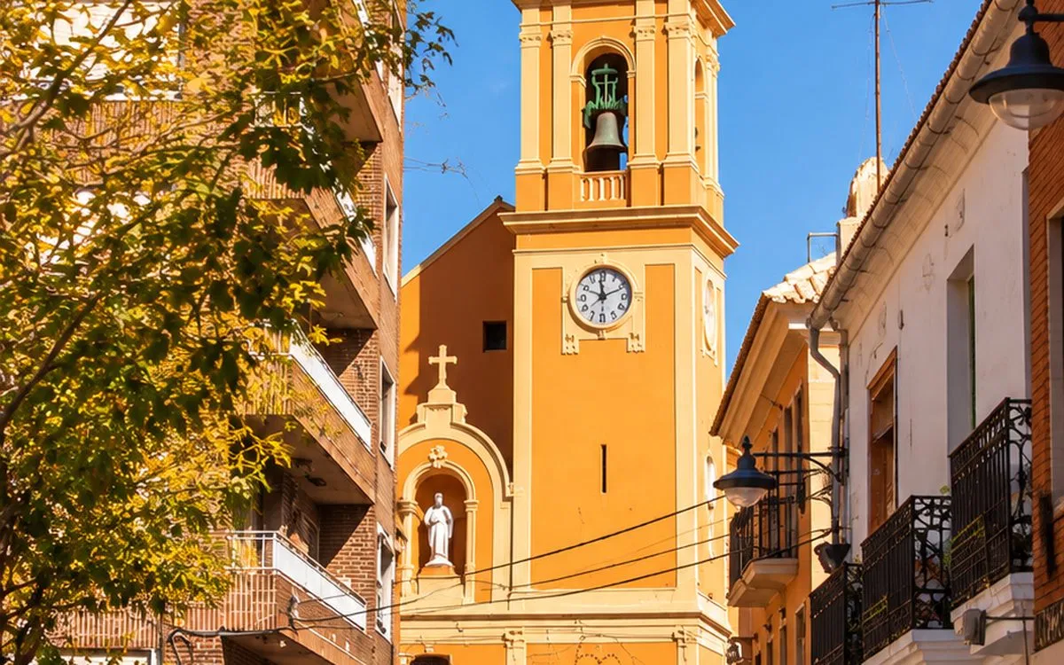 Vida de pueblo en Meliana: su iglesia y calles del centro